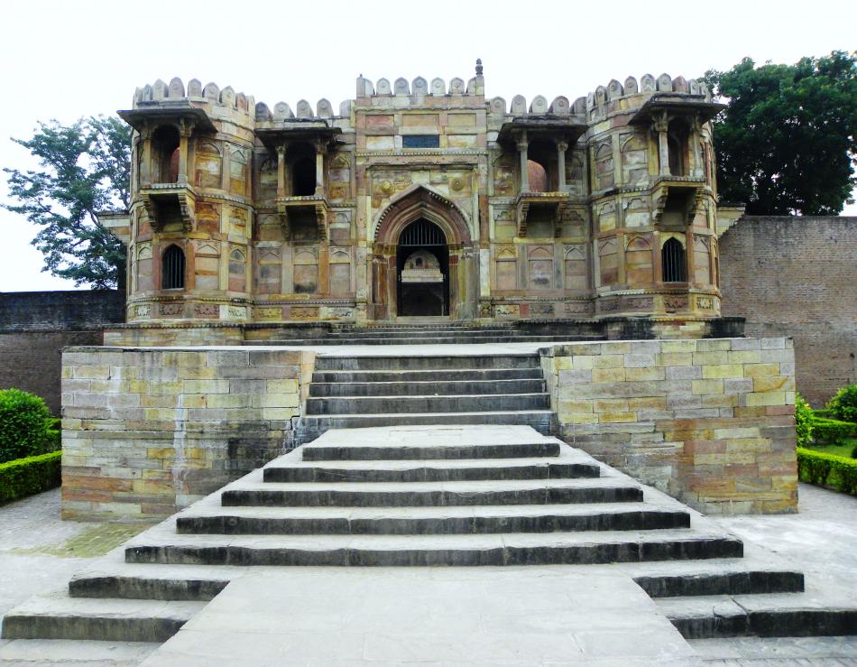 Maner Sharif